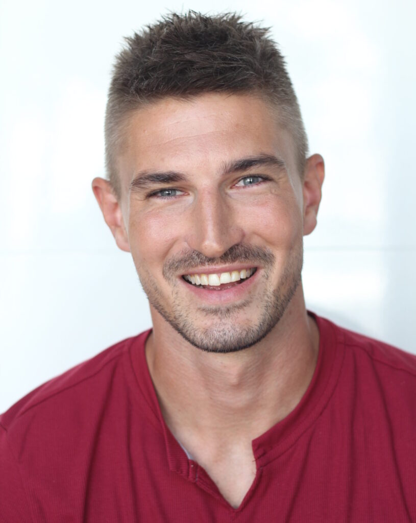 Profilbild von Jens Steinert mit rotem Shirt – Tech-Journalist und Redakteur und Faktenchecker bei Software-Radar